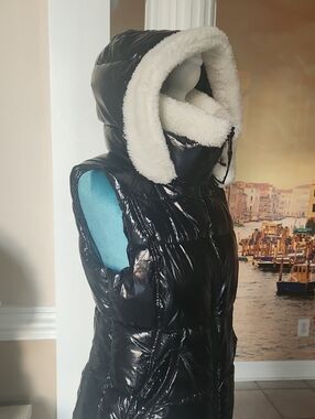 S13 New York Women's Black Glossy Puffer Vest with Faux-Shearling Hood M